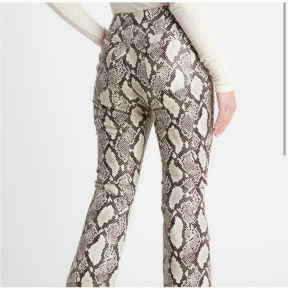 Choosy Snake Skin Faux Leather Pants Cropped Cropped Flare Mid Rise NWT Size 2 - Picture 2 of 16